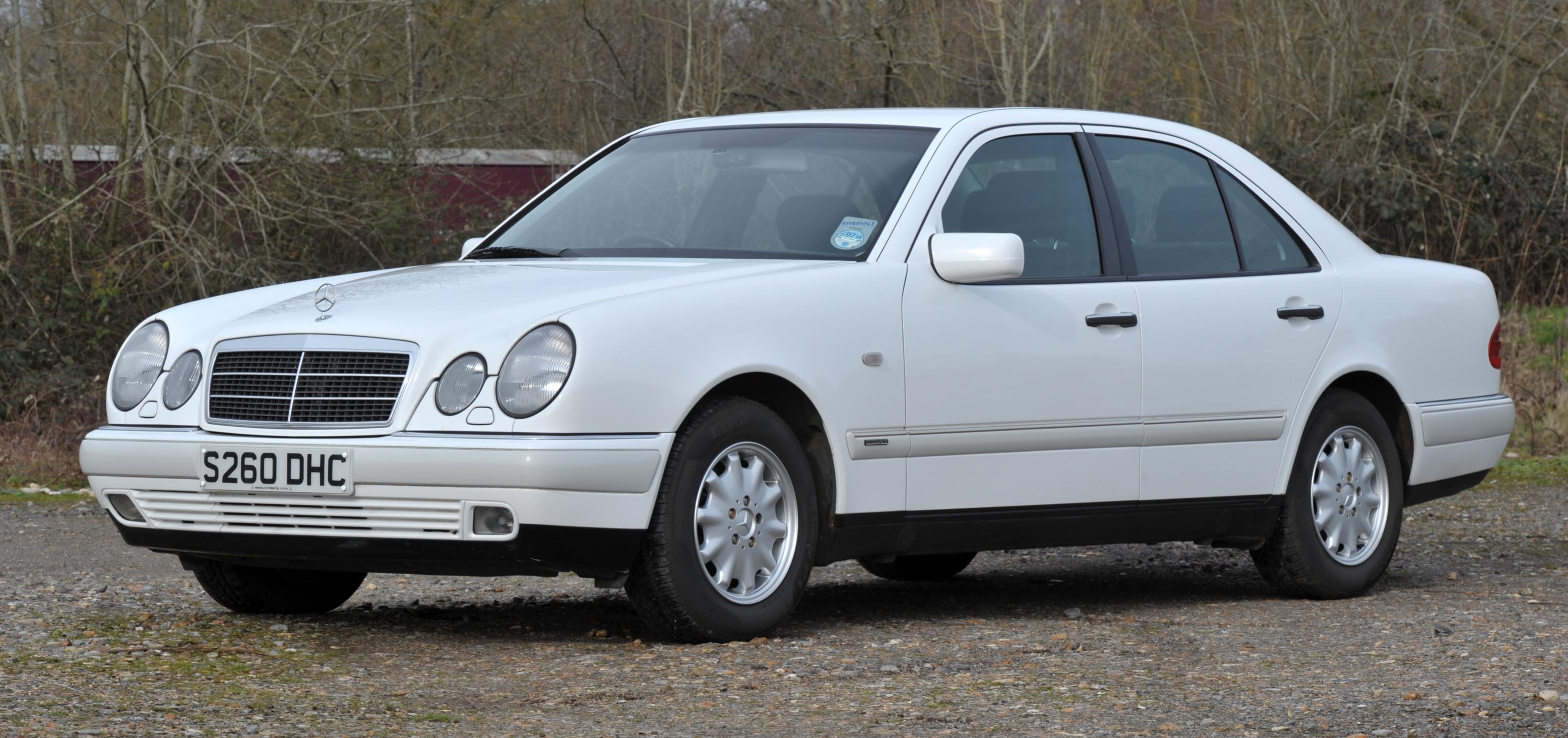 1998 Mercedes Benz E240 Elegance Saloon Petrol Automatic. Registration: S260 DHC. Mileage: 133, - Image 4 of 16