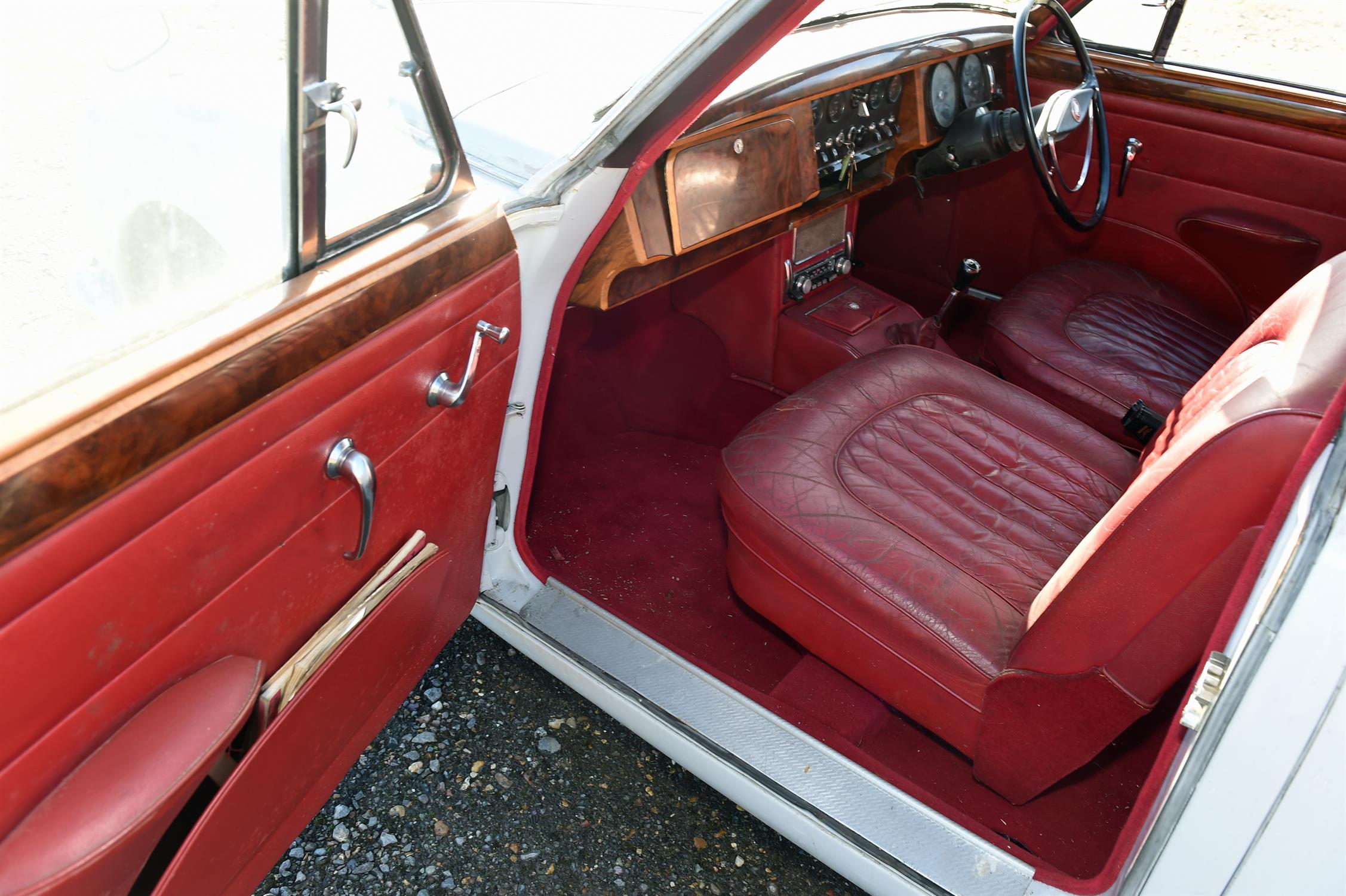 1961 Jaguar 2.4 MK2 Petrol 4 speed manual with overdrive. Registration number: RDY 90. - Image 11 of 16