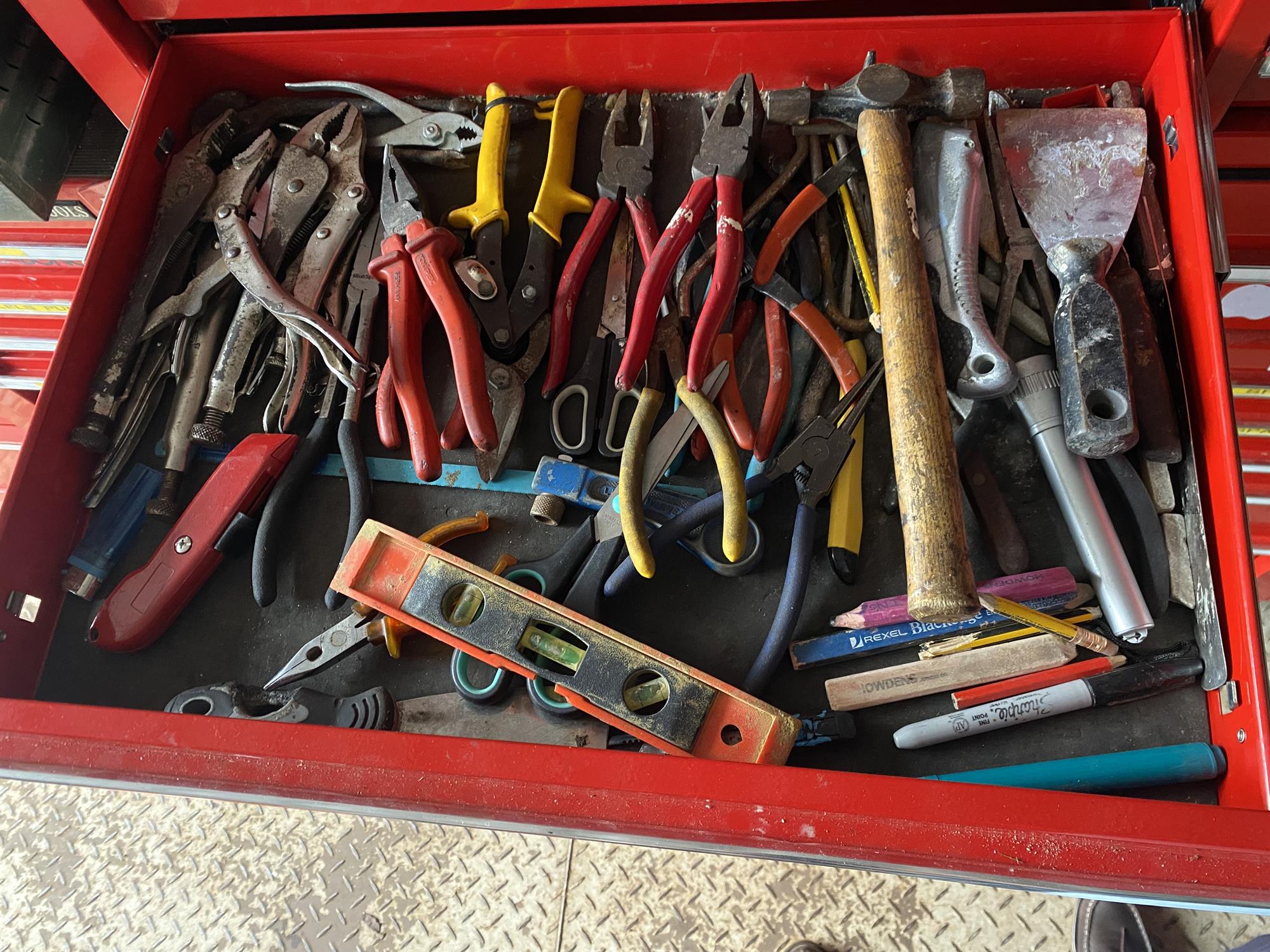 US Pro Tools professional 4 part draw red tool chest on wheels. Each draw is full of various tools - Image 9 of 39