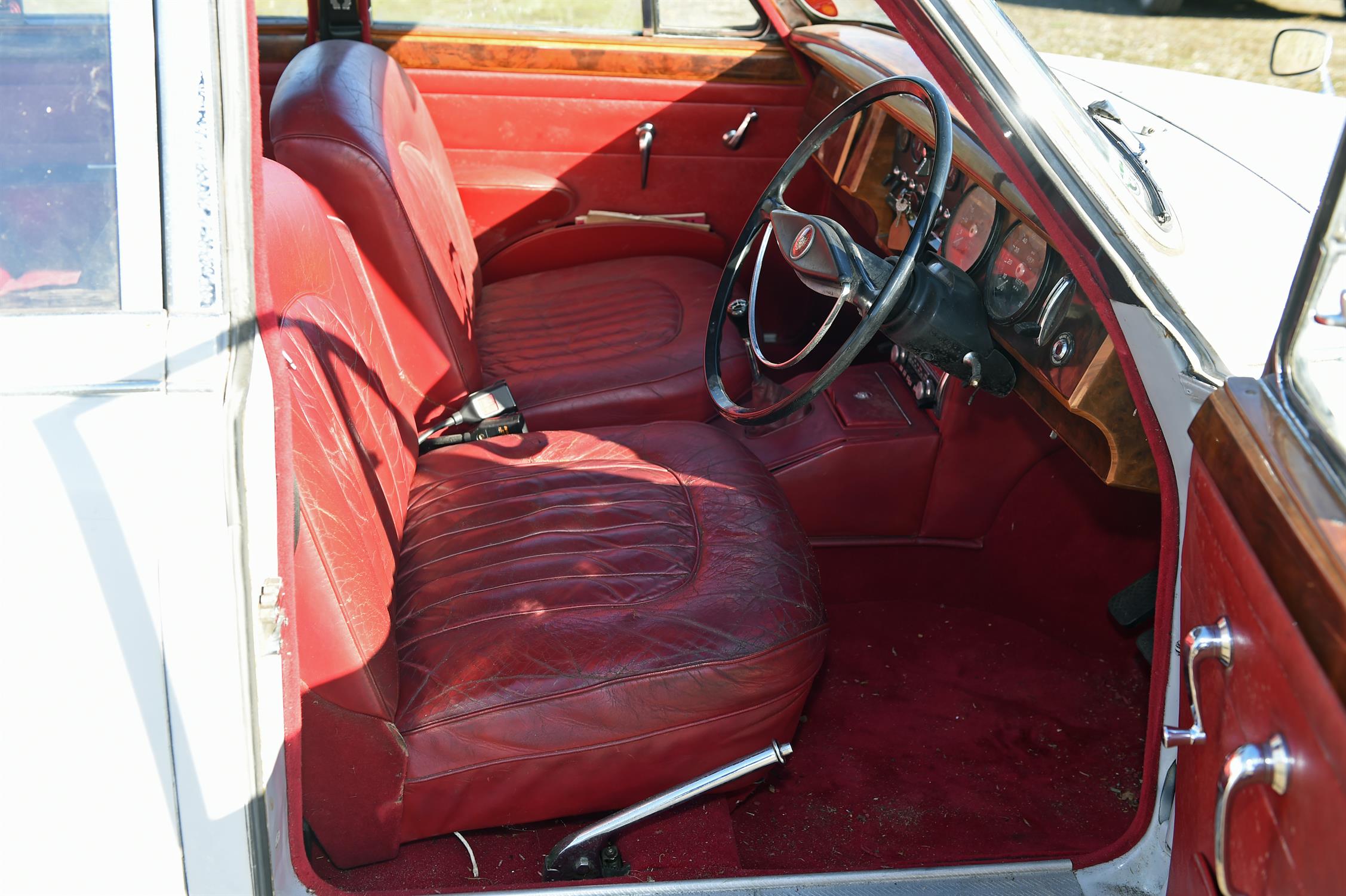 1961 Jaguar 2.4 MK2 Petrol 4 speed manual with overdrive. Registration number: RDY 90. - Image 7 of 16