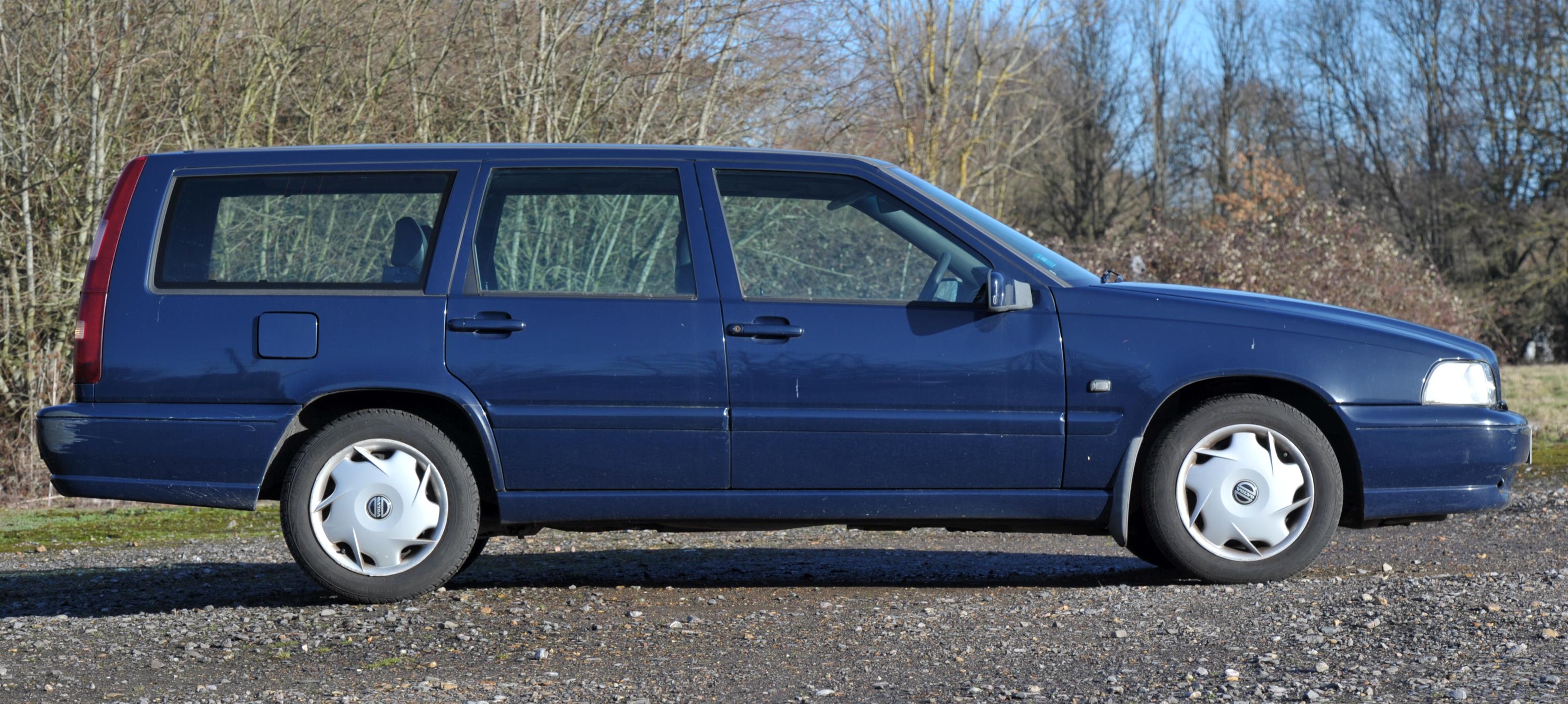 1998 Volvo V70 2.5 Petrol Torslanda Estate Automatic. Registration number: S424 VAW. Mileage: 135, - Image 2 of 14