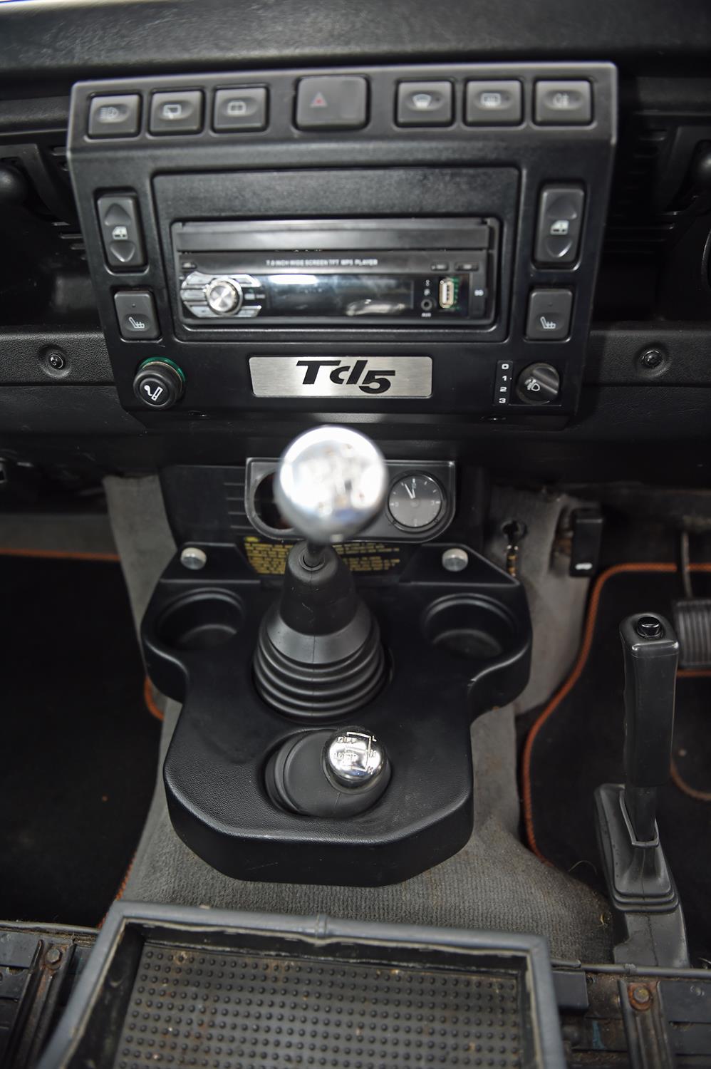 1999 Land Rover Defender 2.5 110 Diesel County TD5 5 Speed Manual. Registration number: V291 KEC. - Image 9 of 16