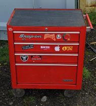 Snap on tool 4 x draw cabinet on wheels. Please note this lot has the standard Ewbank's standard