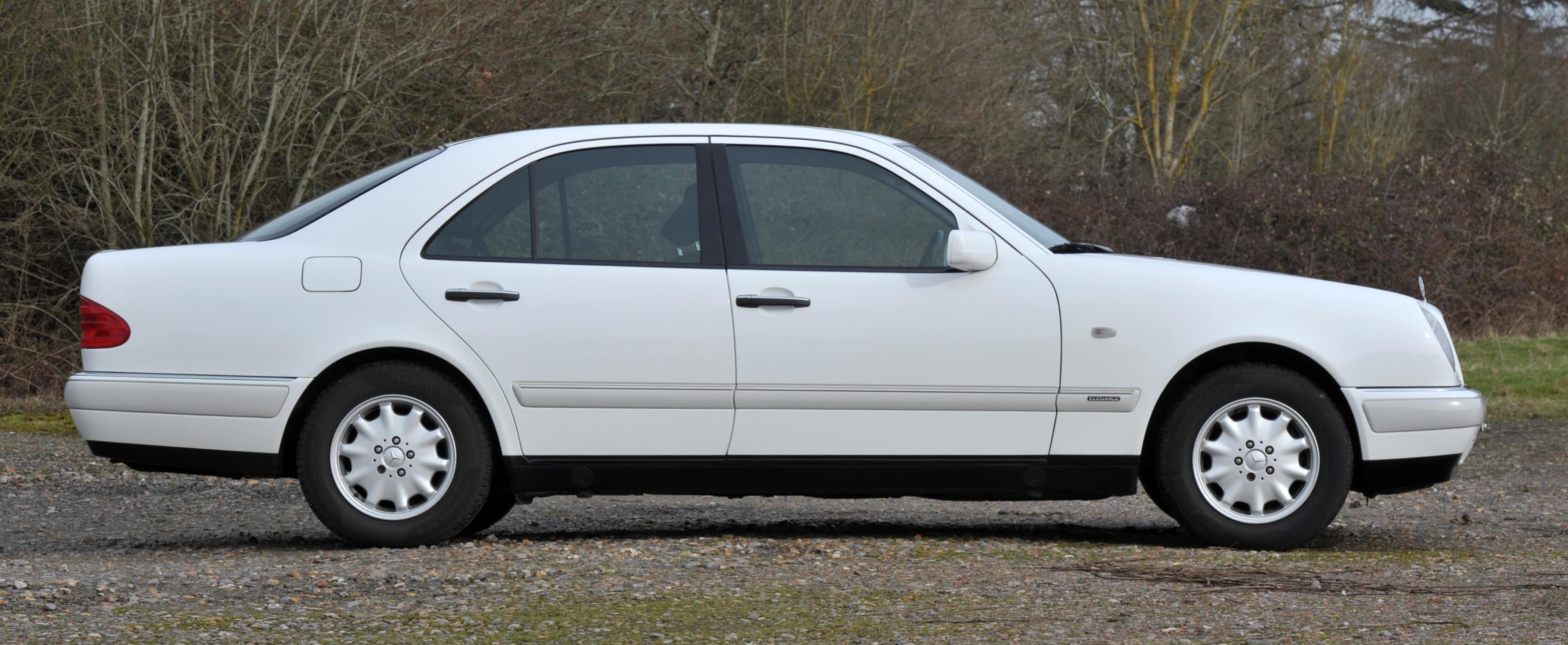 1998 Mercedes Benz E240 Elegance Saloon Petrol Automatic. Registration: S260 DHC. Mileage: 133, - Image 3 of 16
