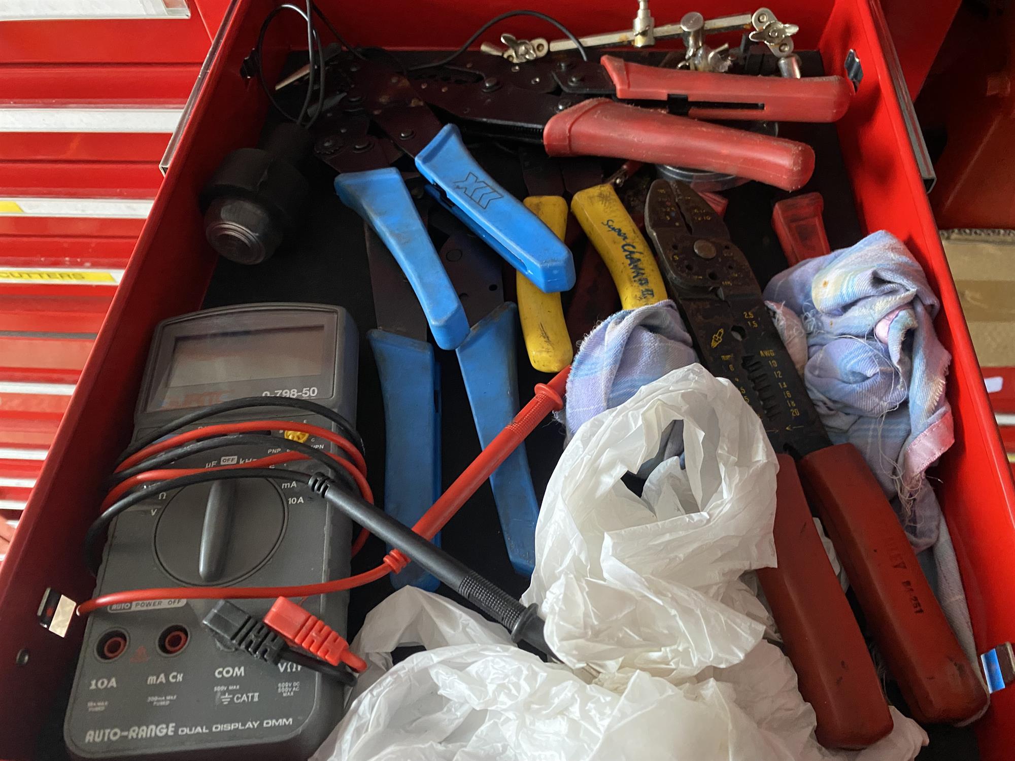 US Pro Tools professional 4 part draw red tool chest on wheels. Each draw is full of various tools - Image 11 of 39