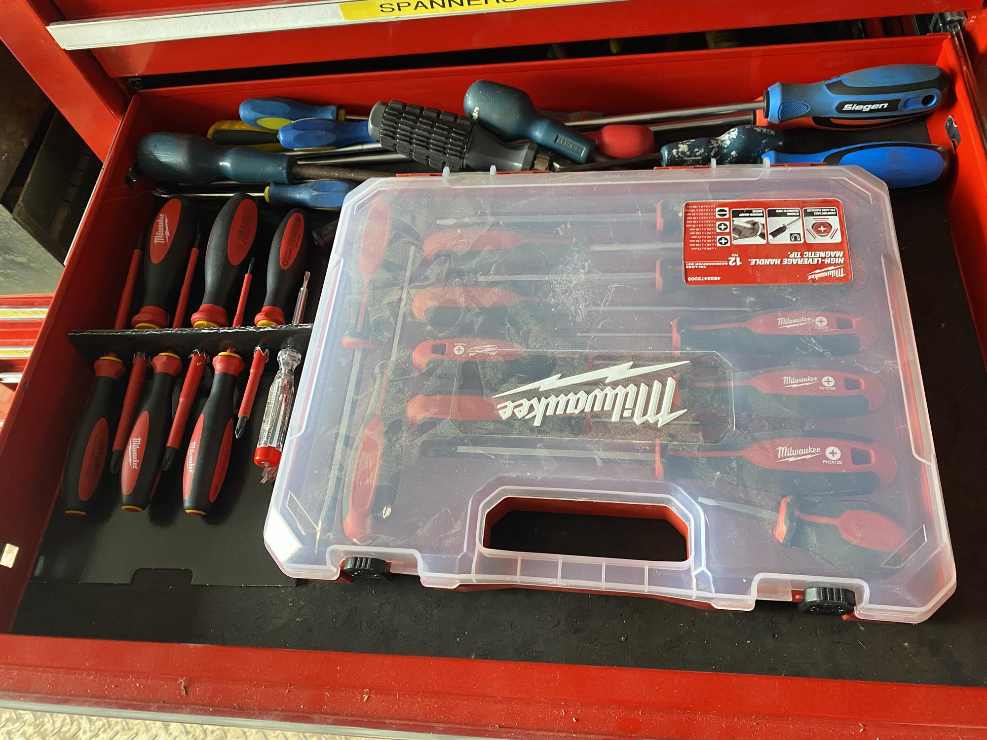 US Pro Tools professional 4 part draw red tool chest on wheels. Each draw is full of various tools - Image 8 of 39