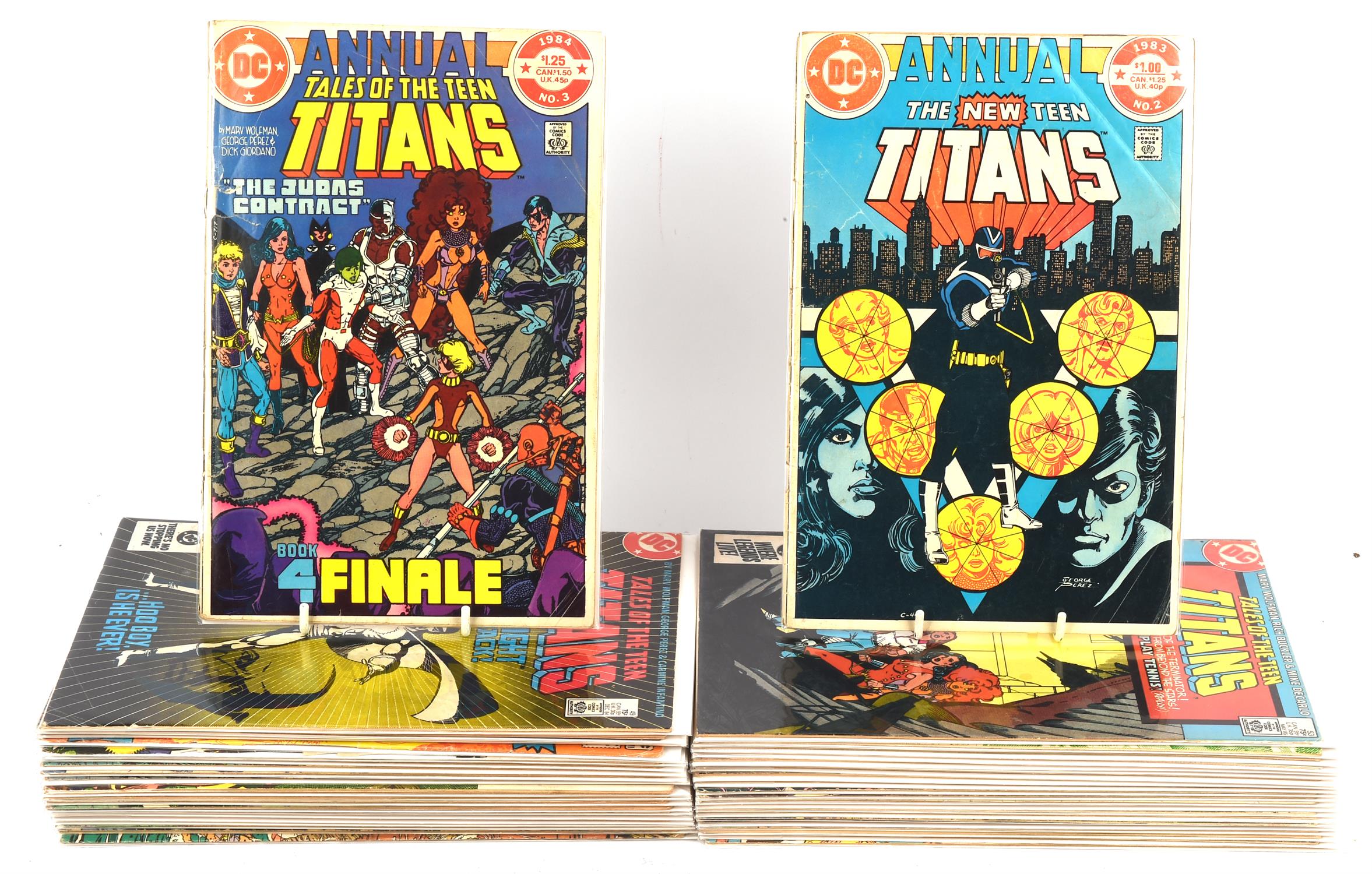 DC Comics: The Teen Titans. A group of forty-four (44) comic book issues (1981 - 1986).