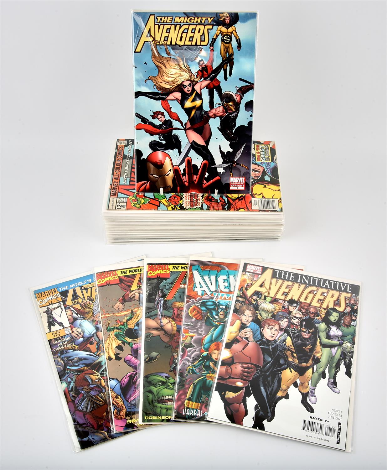 Marvel Comics: Avengers. A group of 29 Avengers comics featuring notable covers and issues (1976