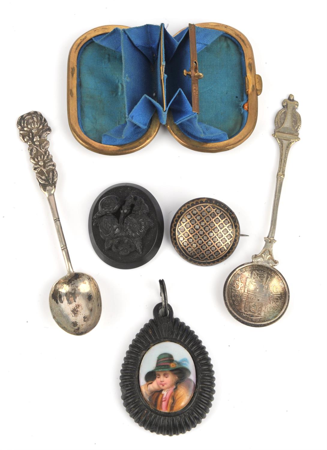 A small jewellery box containing a tortoise shell purse, a round pique brooch, a jet teardrop - Image 2 of 3