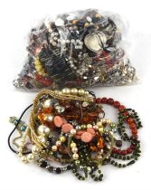 Selection of costume jewellery (Qty)