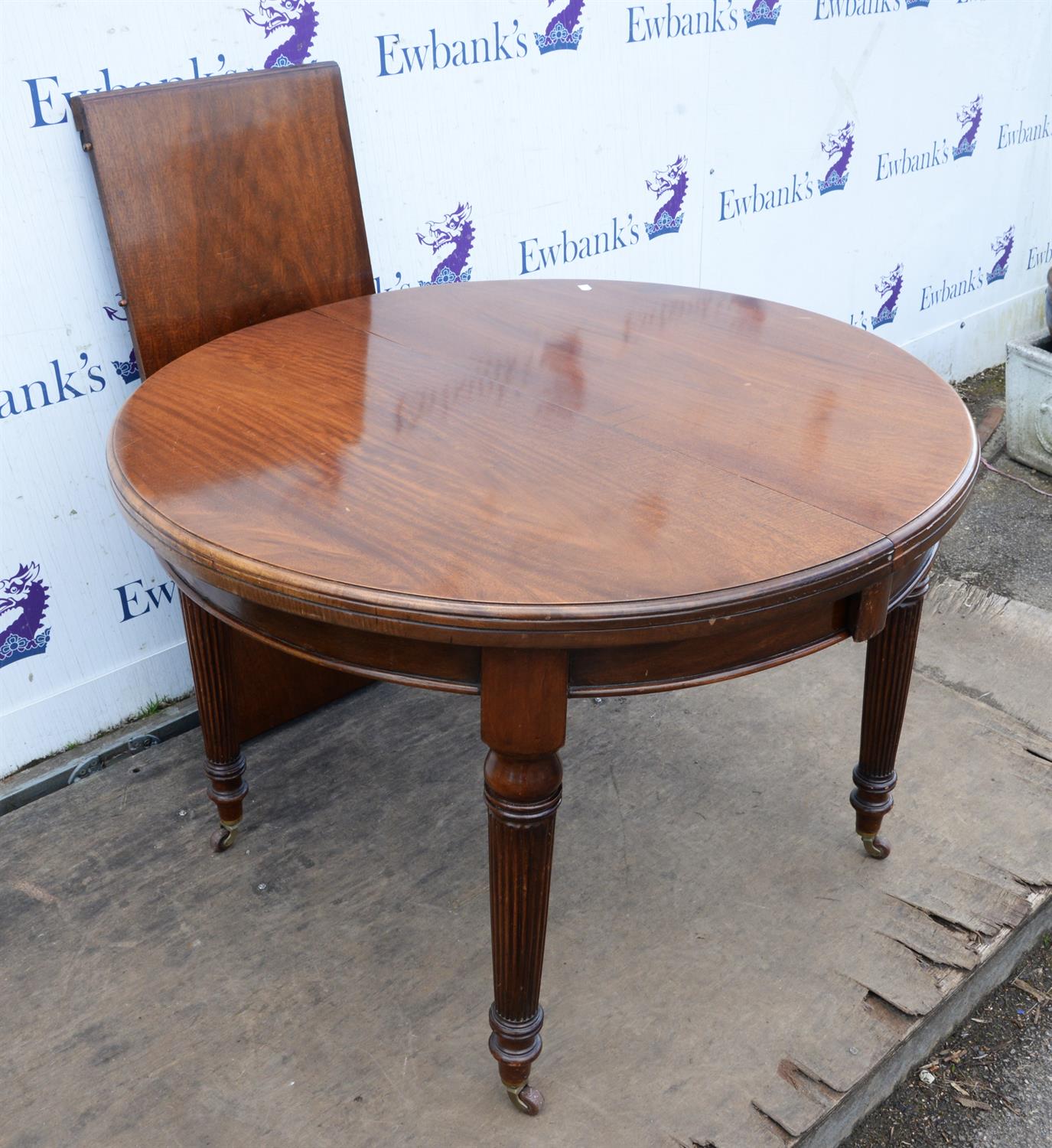 Edwardian mahogany extending dining table, with round top, on fluted legs with ceramic casters, - Image 3 of 3