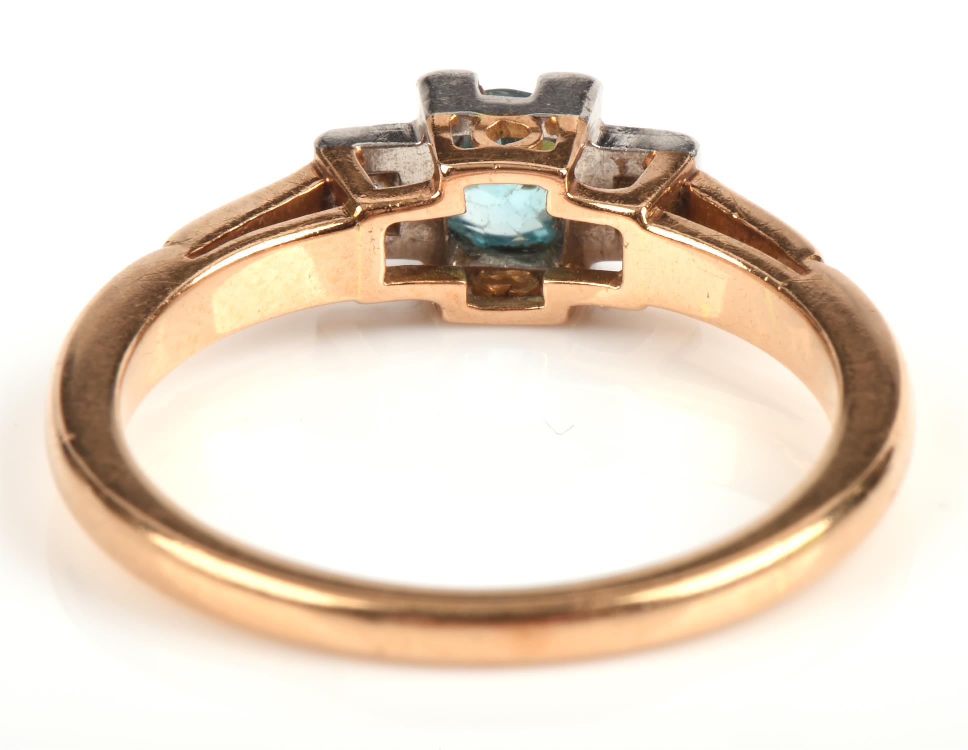 Three stone blue zircon and diamond ring, with a central round cut blue zircon with an old single - Image 4 of 5