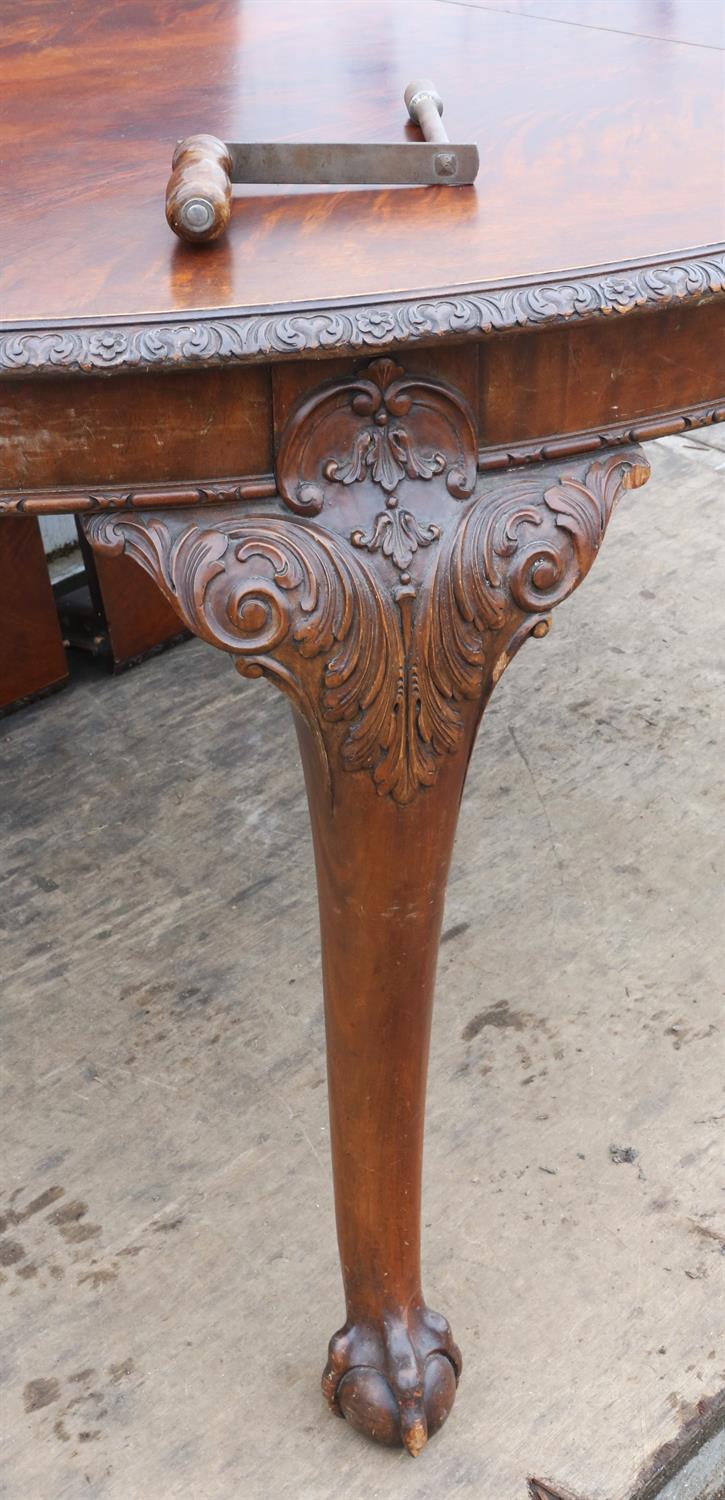 A George III style mahogany extending dining table, 1920s/30s, top quarter veneered in flame - Image 3 of 3