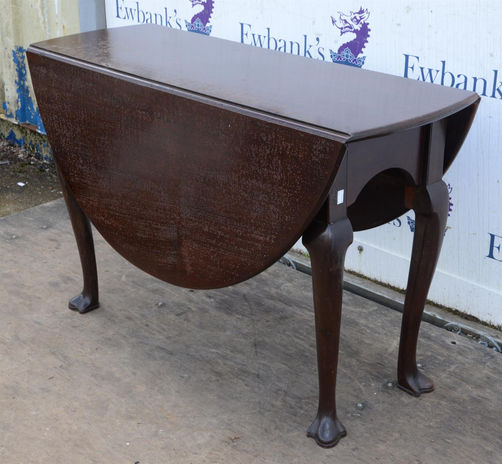 A George II mahogany oval drop leaf table, H 72cm, W 110cm, L 124cm - Image 2 of 5