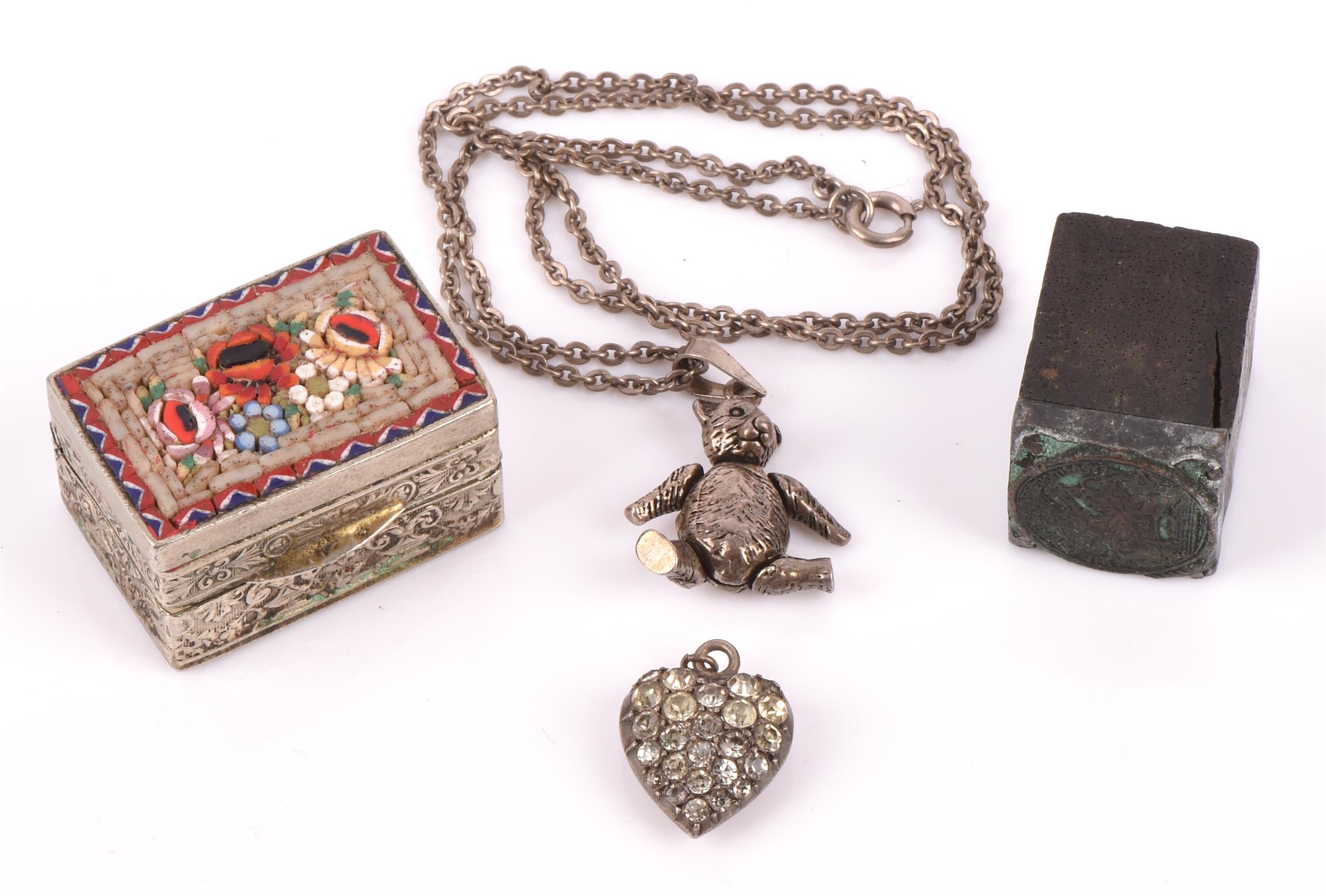 A group of costume jewellery, including a paste set deco double clip, a paste set heart pendant, - Image 2 of 3