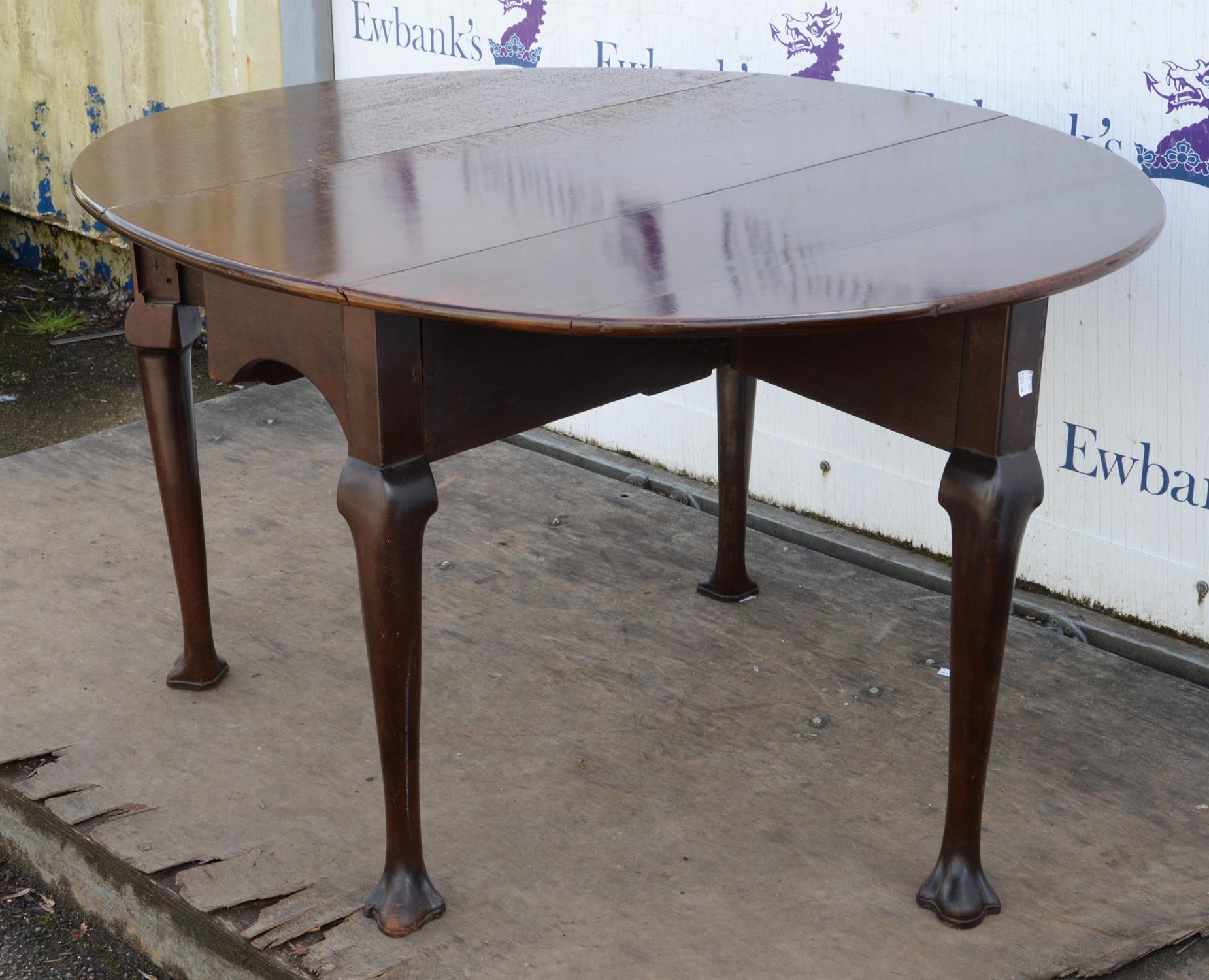 A George II mahogany oval drop leaf table, H 72cm, W 110cm, L 124cm - Image 5 of 5