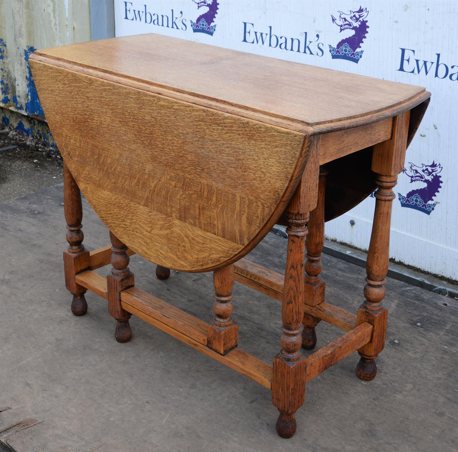 Oak two flap oval gate leg table, 20th Century, 72.5cm high x 121cm extended x 92cm deep - Image 2 of 5