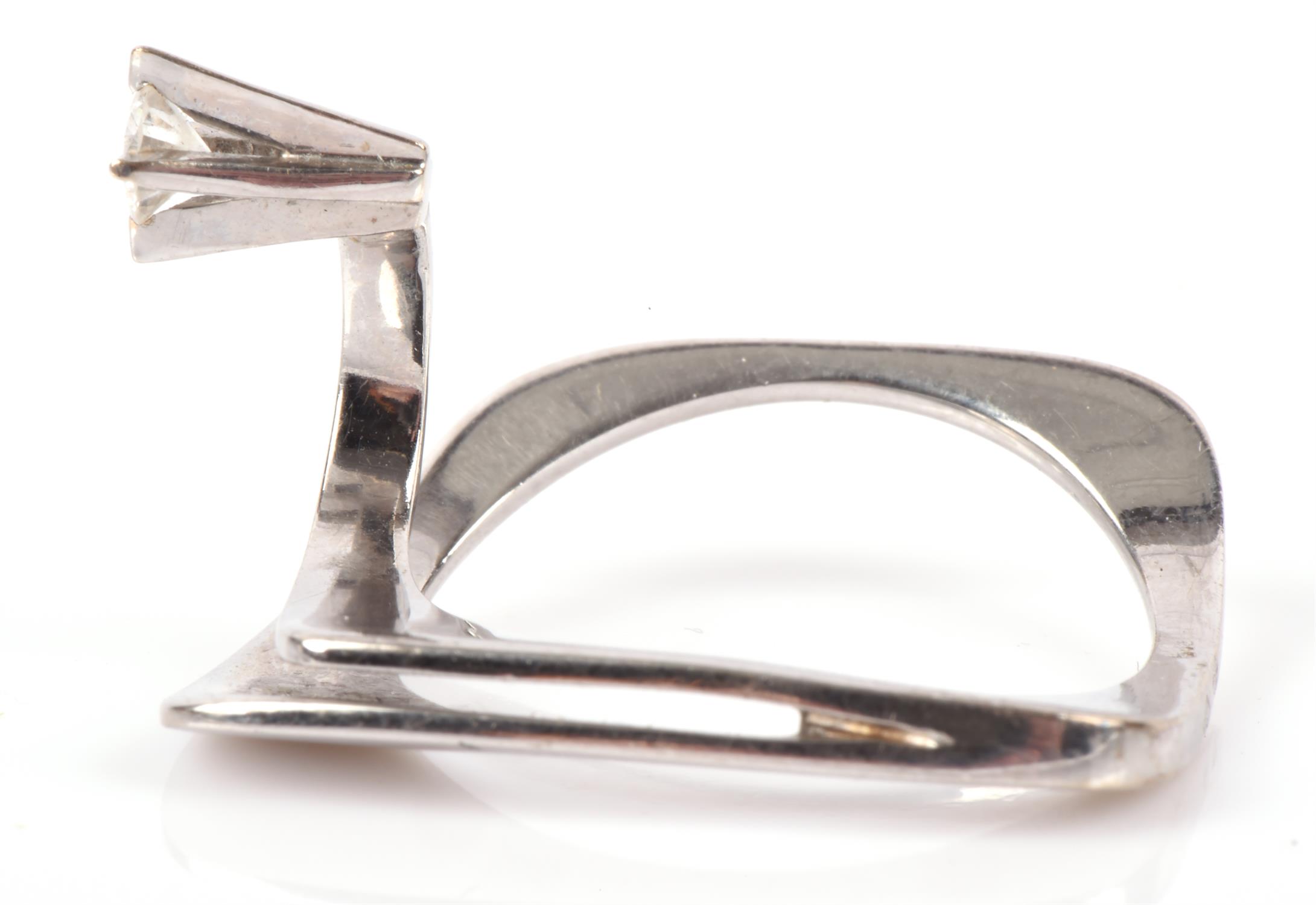 French modern abstract diamond ring, set with a round brilliant cut diamond weighing an estimated 0. - Image 2 of 4