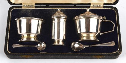 Five piece silver cruet set, art-deco design by Hasler and Restall, Birmingham, 1948, 162gm