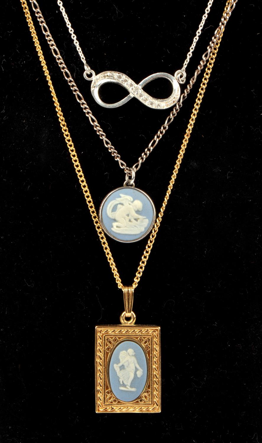 Selection of silver jewellery including Wedgwood pendants, one silver and one yellow metal,