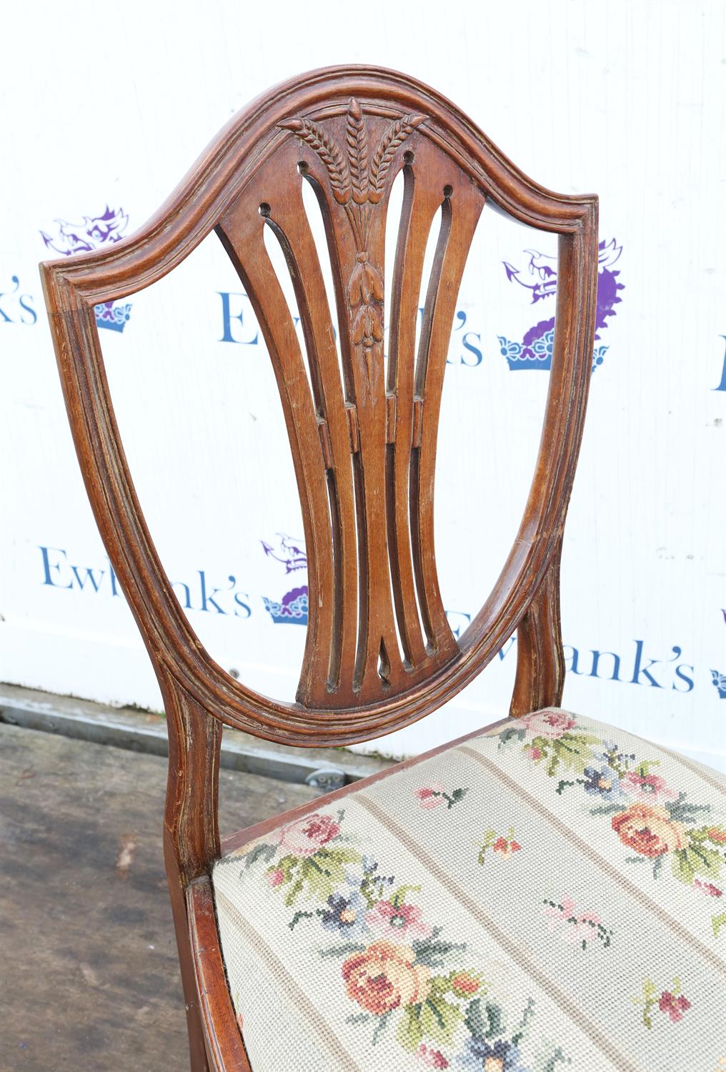 Set of six shield back mahogany Hepplewhite taste dining chairs, with drop in seats, 98cm high (6) - Image 3 of 3