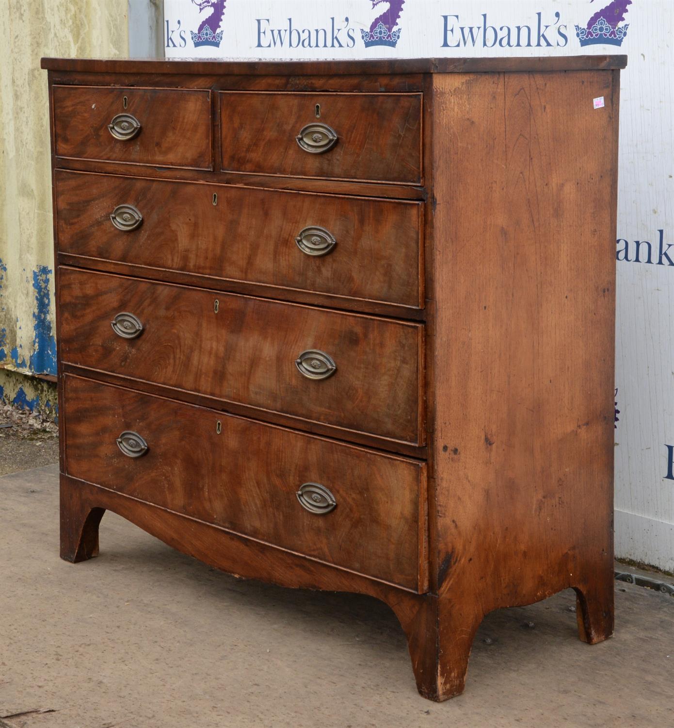 A George IV mahogany chest of drawers, with flame veneers to the drawers, on bracket feet, H 99cm, - Image 2 of 3