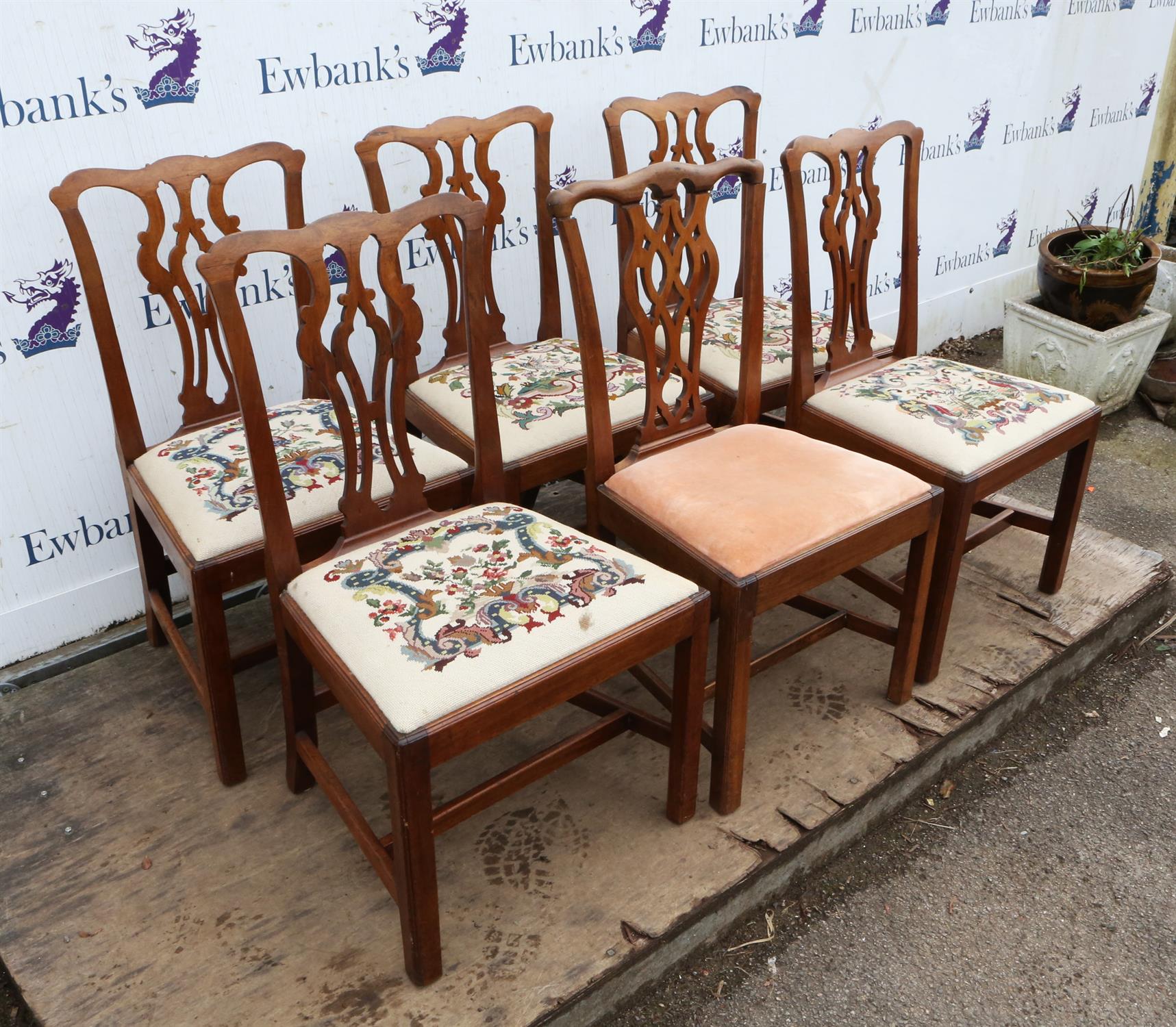 A set of five George III mahogany dining chairs, together with a further matched example, (6) - Image 3 of 4