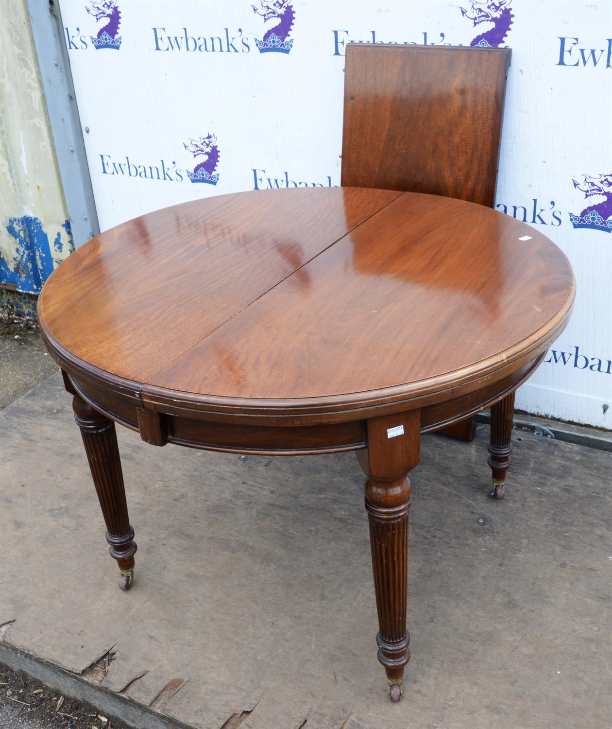 Edwardian mahogany extending dining table, with round top, on fluted legs with ceramic casters, - Image 2 of 3