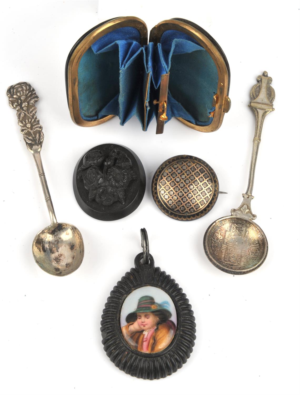 A small jewellery box containing a tortoise shell purse, a round pique brooch, a jet teardrop - Image 3 of 3