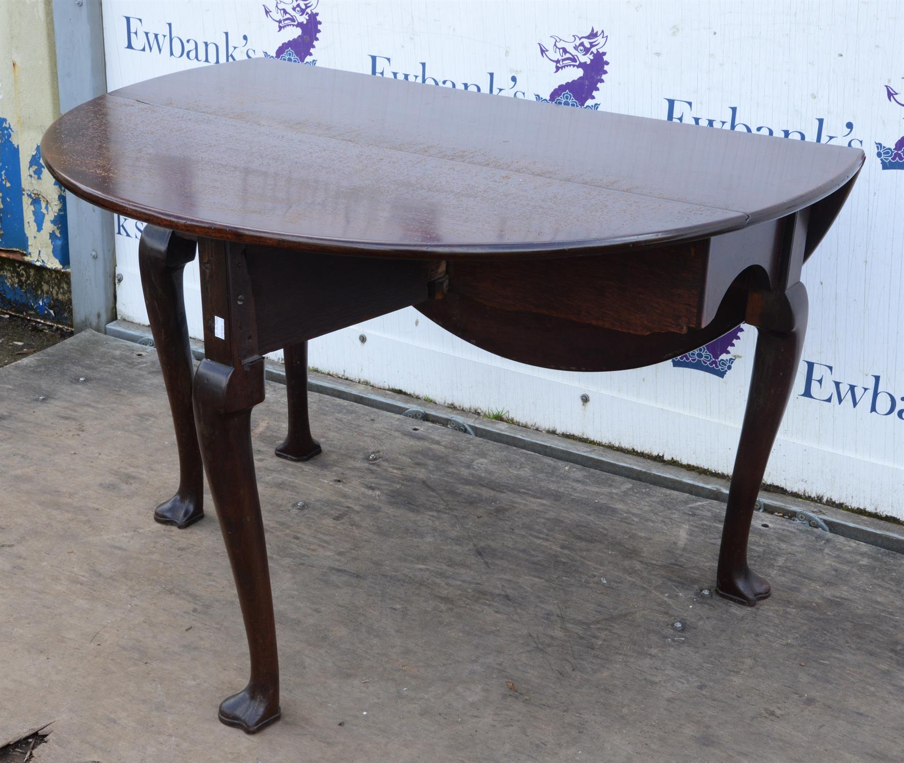 A George II mahogany oval drop leaf table, H 72cm, W 110cm, L 124cm - Image 3 of 5