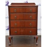 A George III style mahogany chest of drawers, 1920s, H 111cm, W 76cm, D 49cm