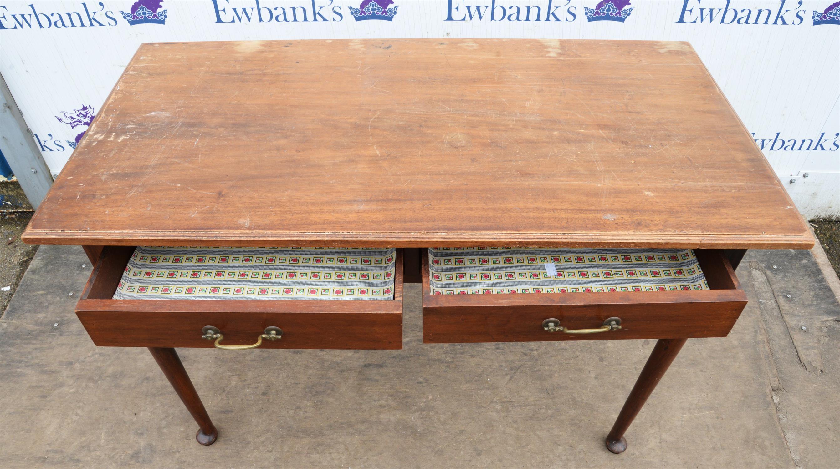 An Edwardian mahogany writing table, in the George II style, with two drawers, H 77cm, W 111cm, - Image 3 of 4