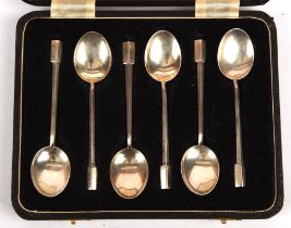 Cased set of six silver spoons by I.S Greenburg, Birmingham, 1941