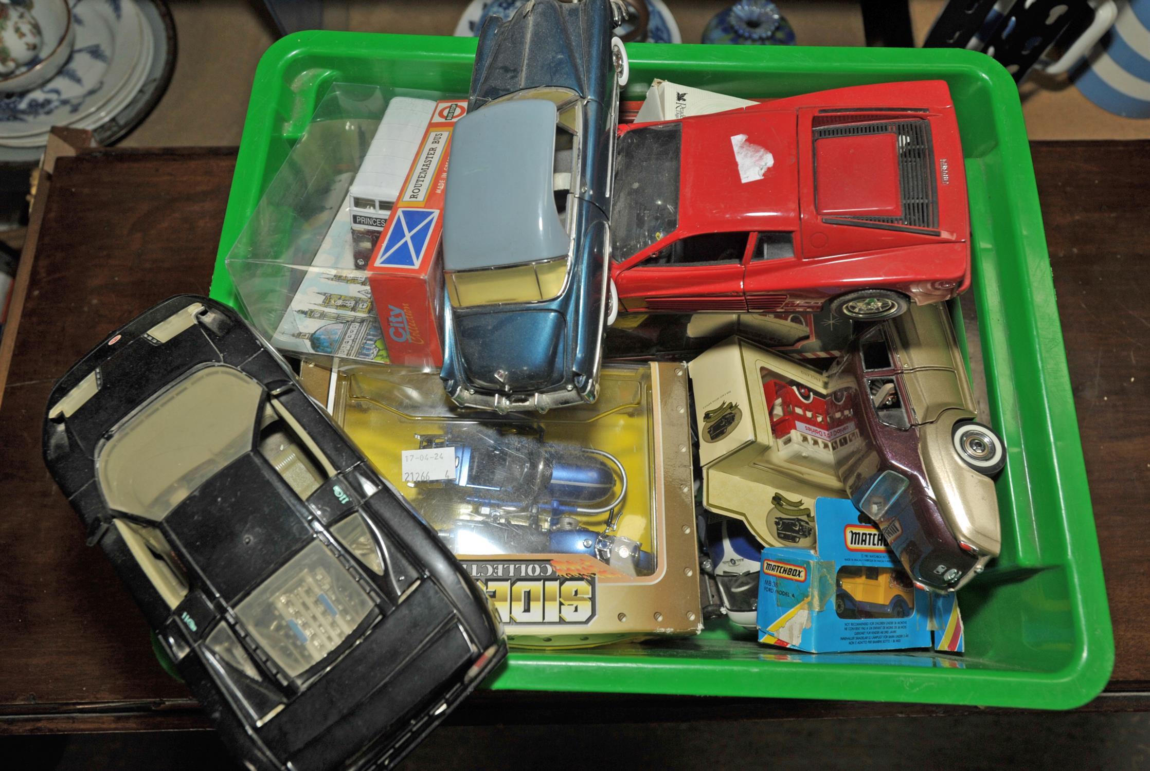 A quantity of diecast vehicles including ; Corgi Major Chipperfields Circus, Dinky 20-ton lorry