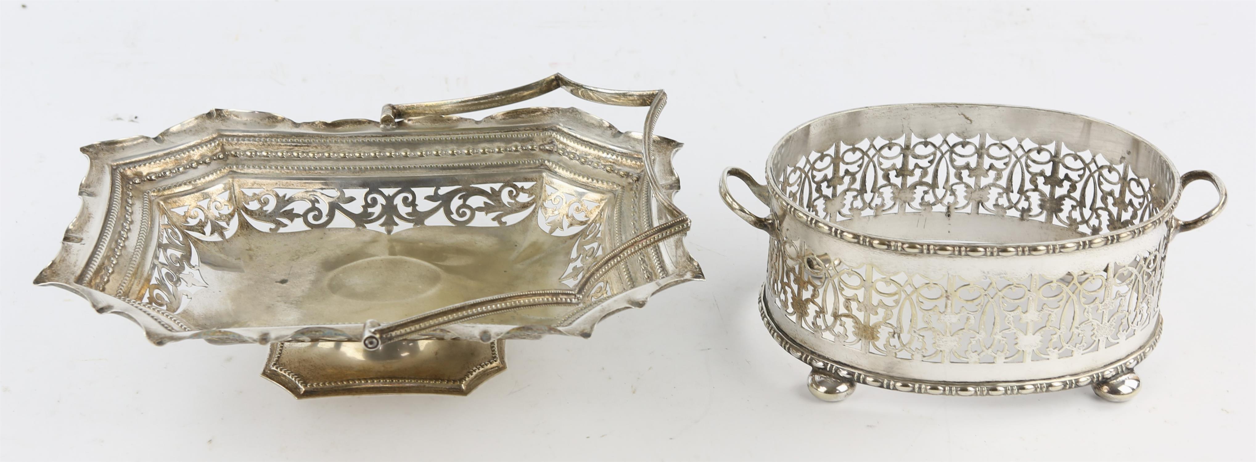 A group of silver plated items, to include an oval galleried tray, 46cm, together with nine boxed - Image 3 of 5