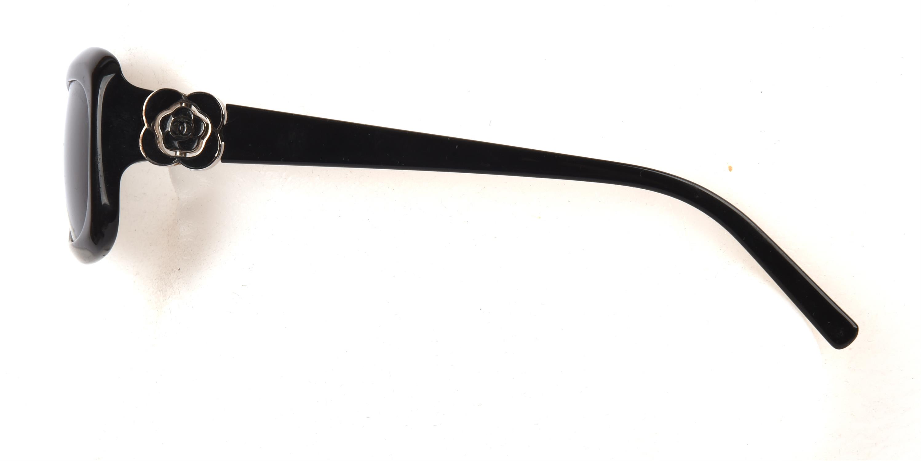 CHANEL vintage 1990s cased ladies black sunglasses - Image 2 of 4
