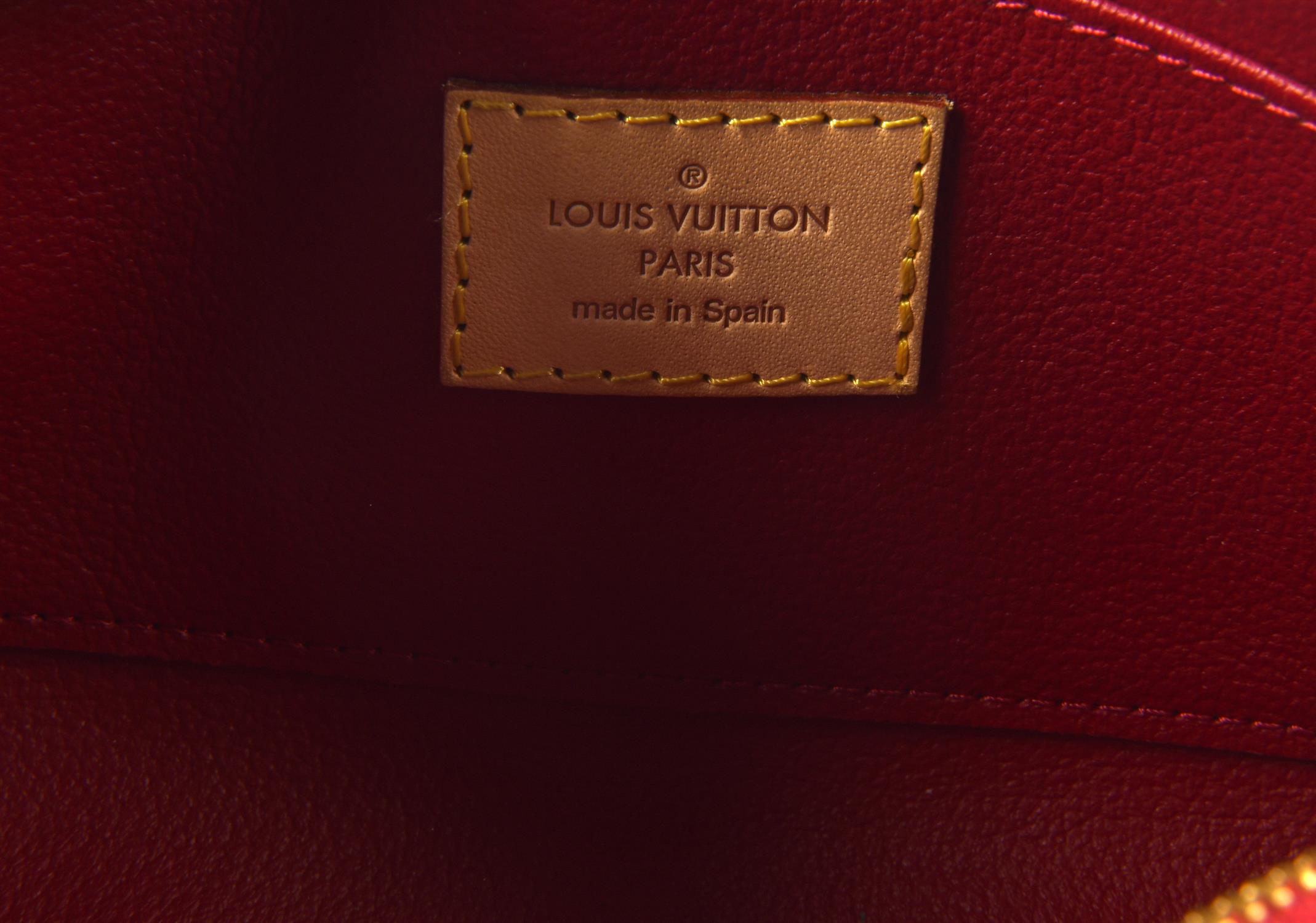LOUIS VUITTON lipstick red varnished Vernis calf leather make-up bag with dust cloth (17cm x 13cm x - Image 6 of 6