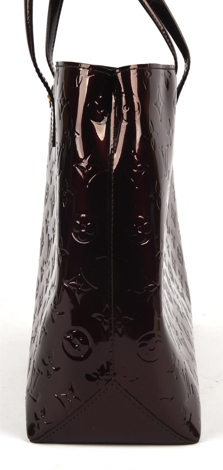 LOUIS VUITTON Burgundy Wilshire monogram Vernis varnished calf leather handbag (36cm x 27cm x 12cm) - Image 4 of 6