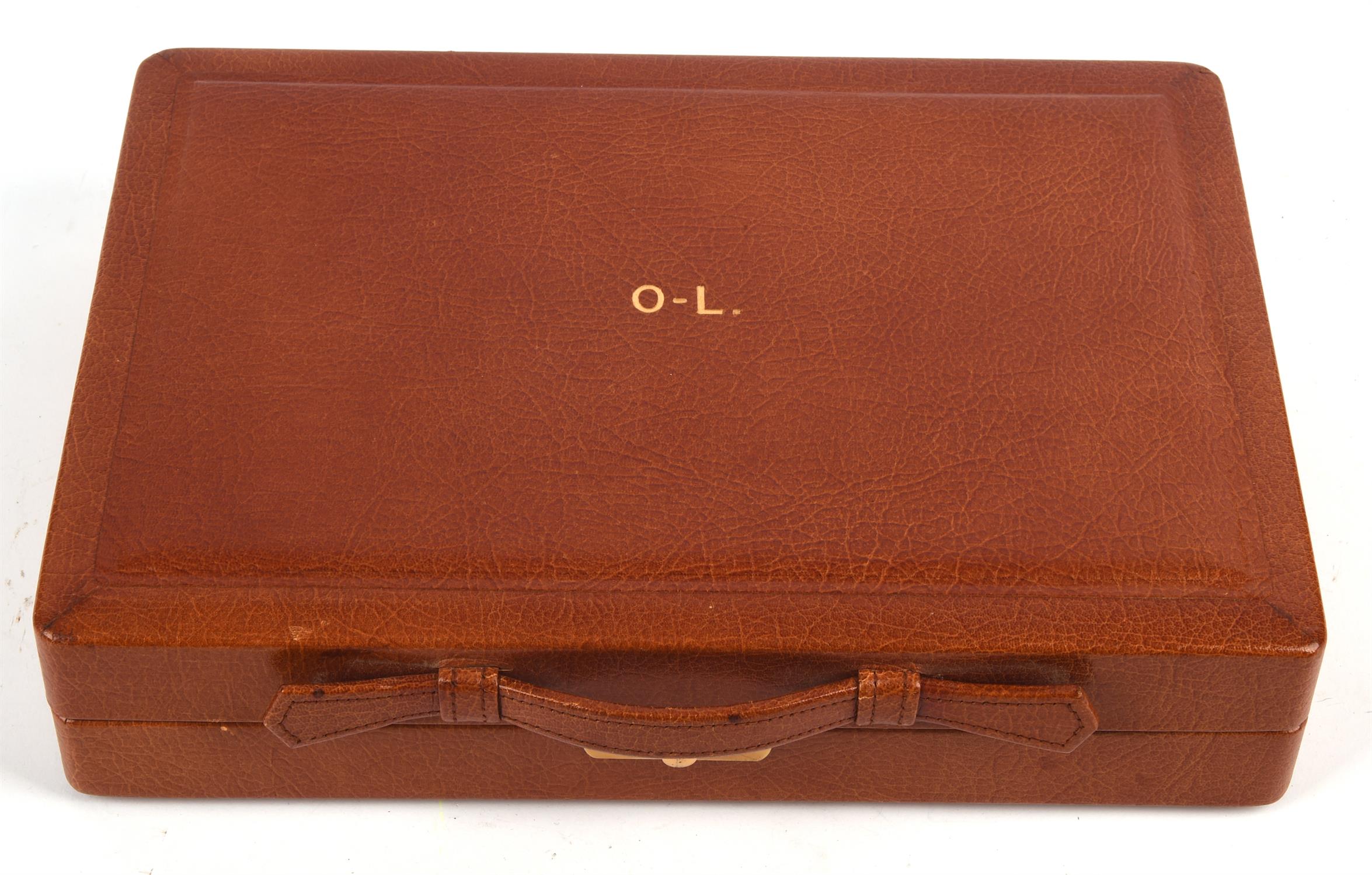 ASPREY quality leather travel backgammon case with all contents (RRP £3000) (Initials O-L in gold - Image 3 of 3