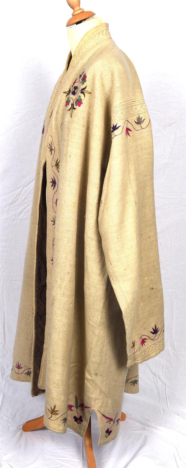 An antique Afghan soft wool KUSAI coat with decorative embroidery and very long sleeves and velvet - Image 3 of 6