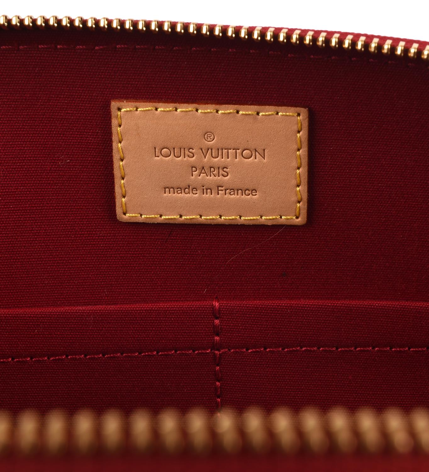 LOUIS VUITTON lipstick red Vernis varnished leather French Montana handbag with gold coloured - Image 8 of 8