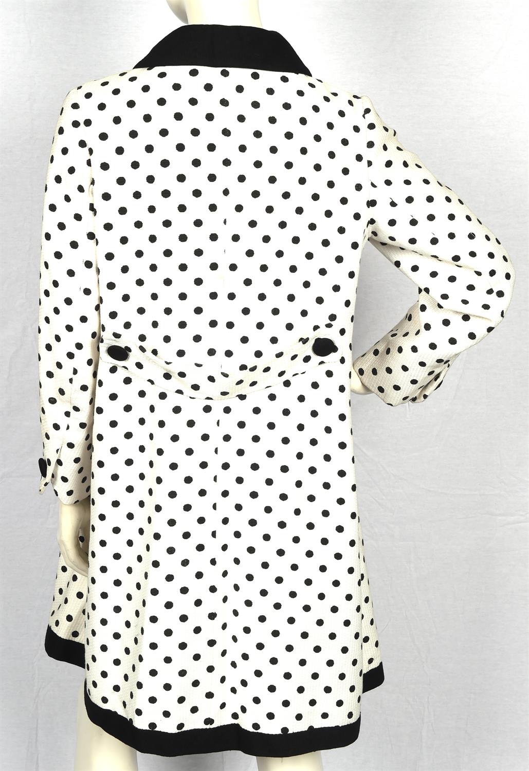 CHRISTIAN DIOR "DIORLING" 1960s silk and wool duster-coat with black polka-dots. Fully lined with - Image 4 of 6
