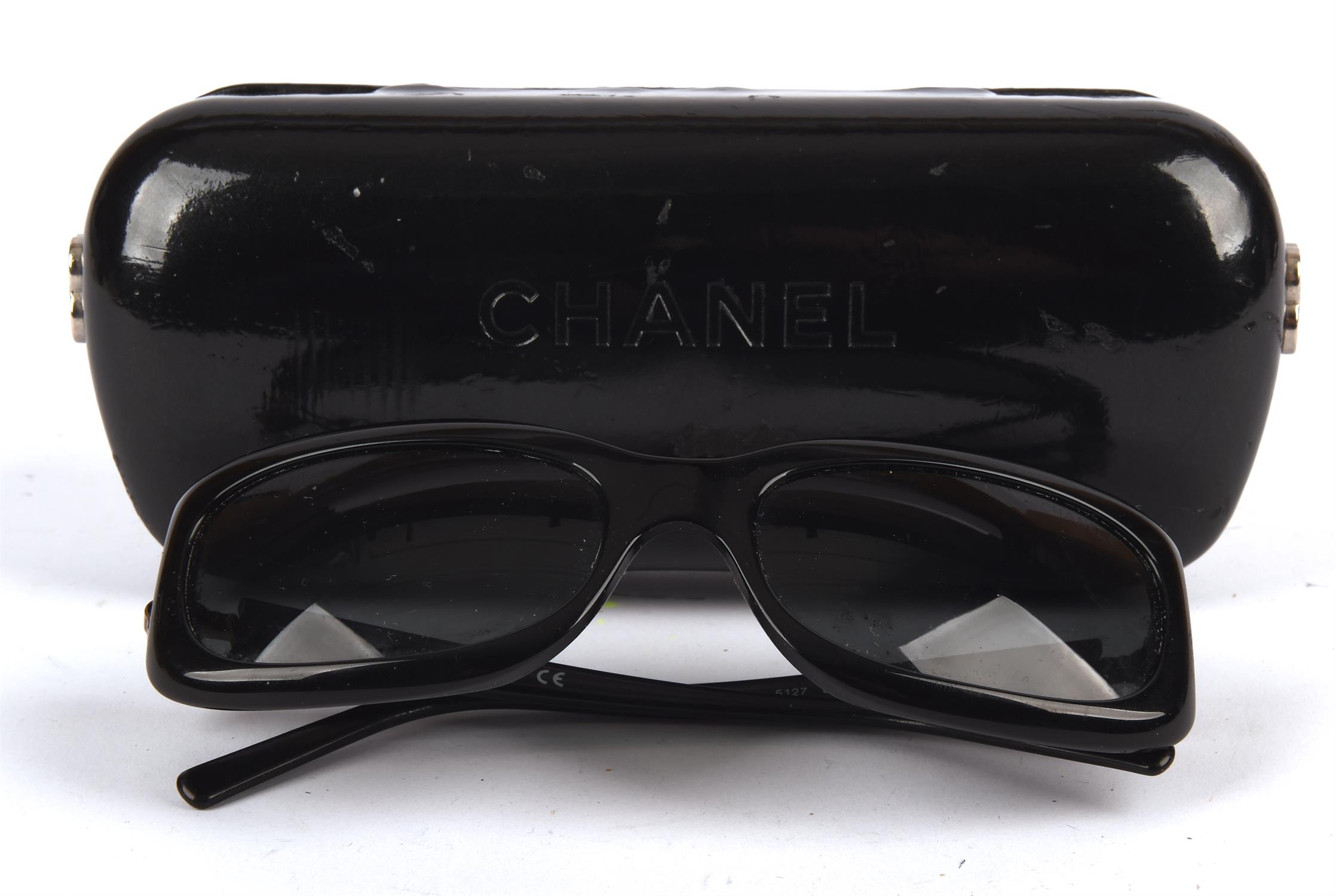 CHANEL vintage 1990s cased ladies black sunglasses - Image 4 of 4
