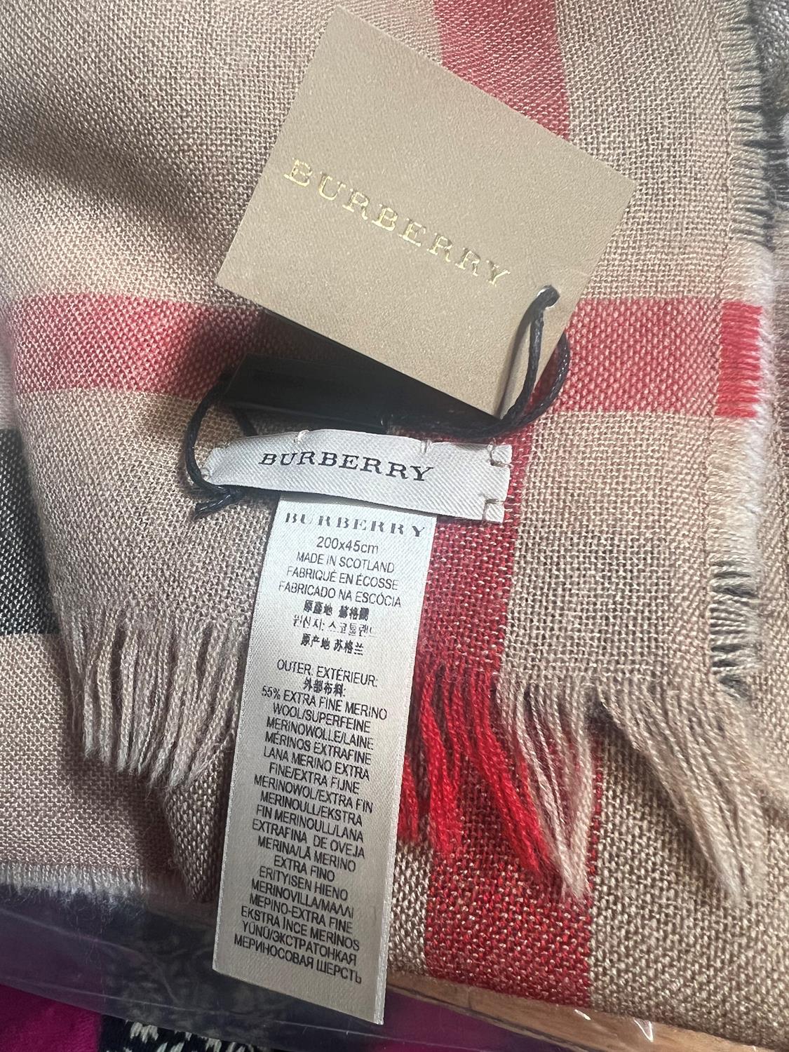 BURBERRY unworn Marino wool scarf in original packaging - Image 4 of 4