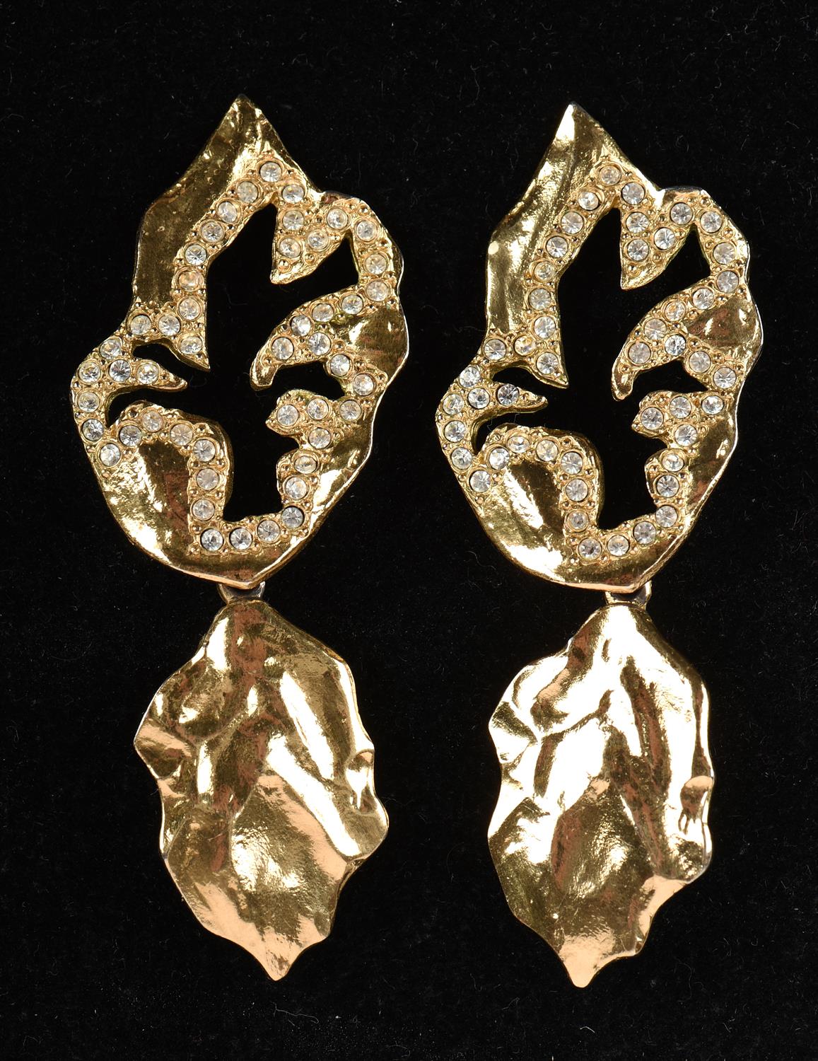 YVES SAINT LAURENT a collection of signed vintage 1980s costume jewellery to include a gold - Image 3 of 5