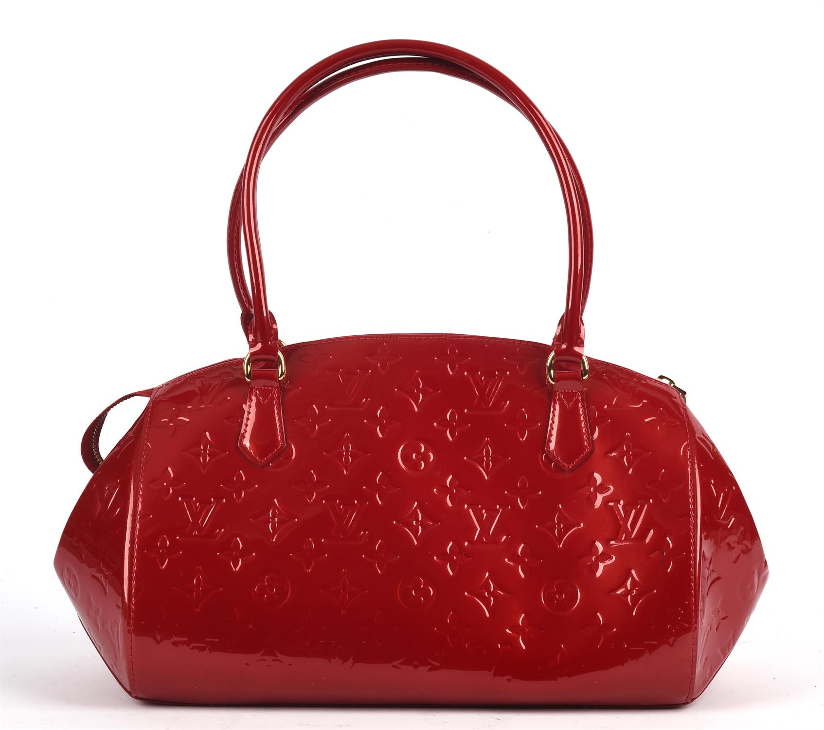 LOUIS VUITTON lipstick red Vernis varnished leather French Montana handbag with gold coloured - Image 6 of 8