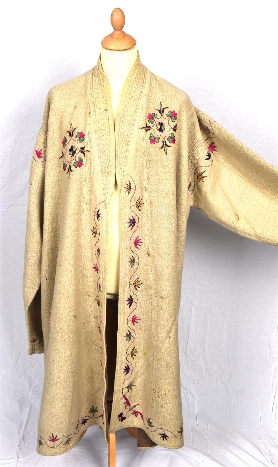 An antique Afghan soft wool KUSAI coat with decorative embroidery and very long sleeves and velvet - Image 5 of 6