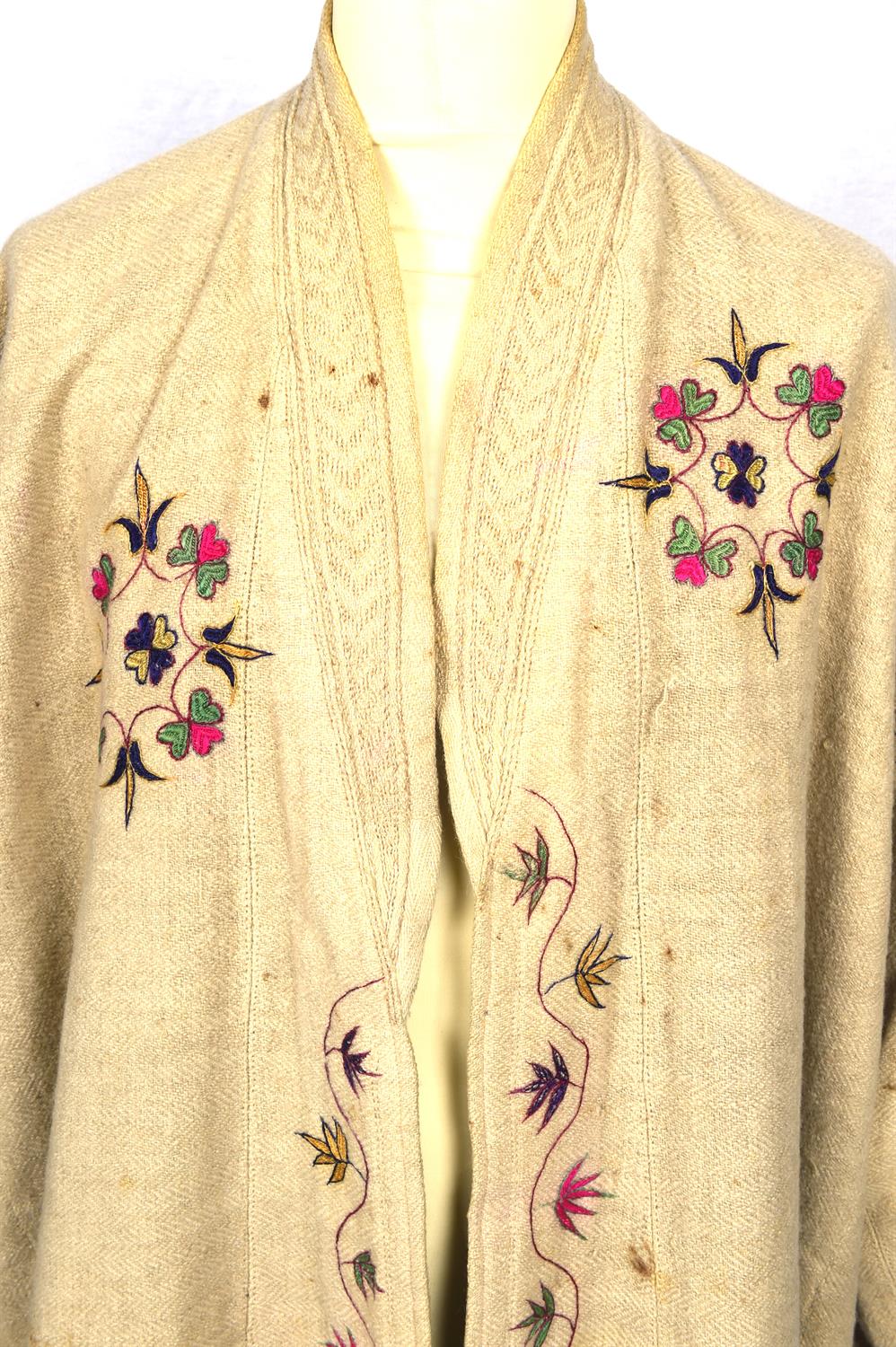 An antique Afghan soft wool KUSAI coat with decorative embroidery and very long sleeves and velvet - Image 2 of 6