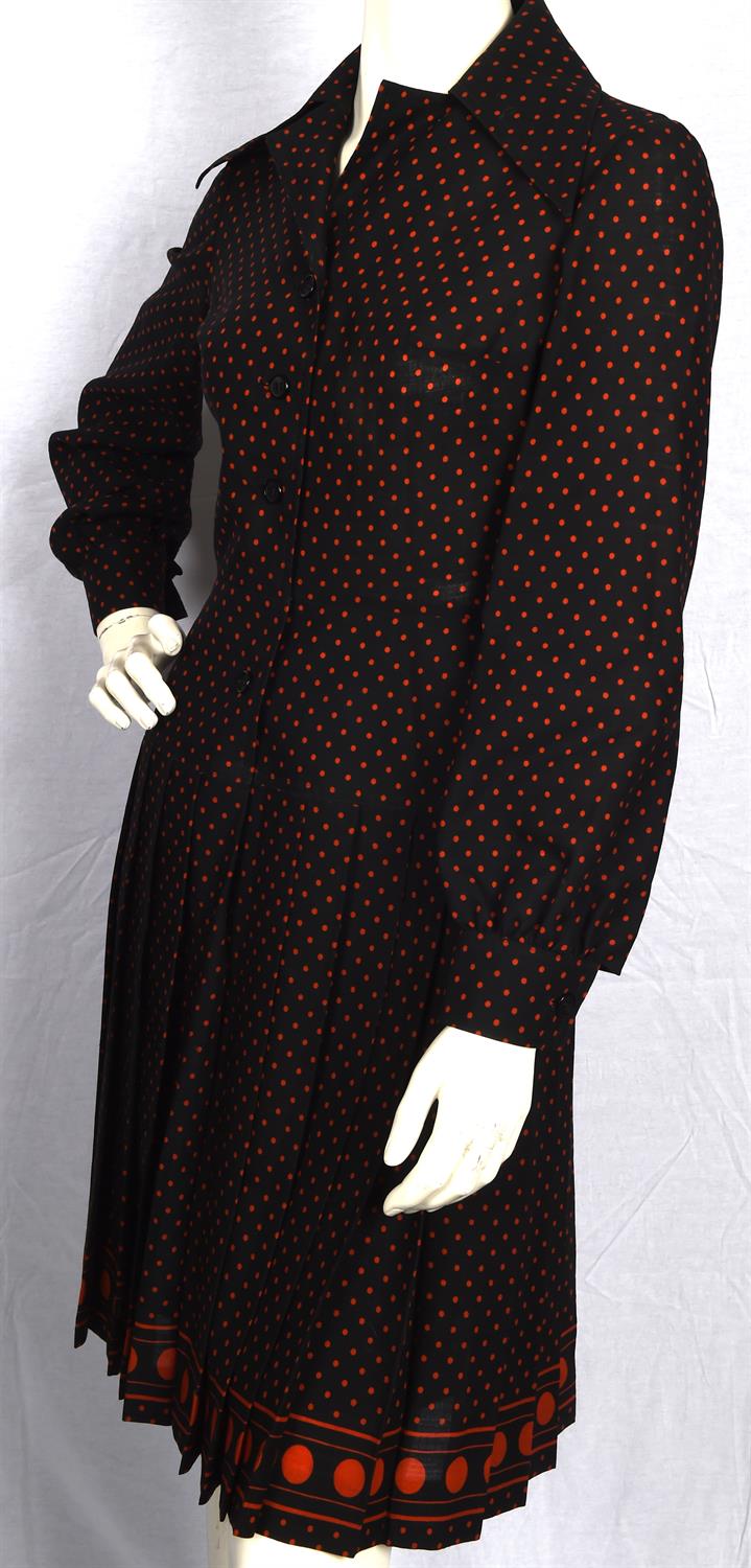 CHRISTIAN DIOR DIORLING 1970s lined wool pleated button-down shirt-waister dress in black and red - Image 2 of 5