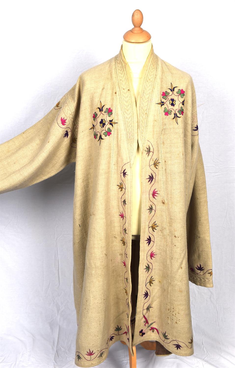 An antique Afghan soft wool KUSAI coat with decorative embroidery and very long sleeves and velvet - Image 6 of 6